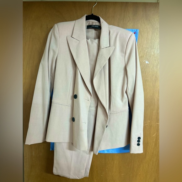 ZARA pale pink suit - Picture 1 of 4
